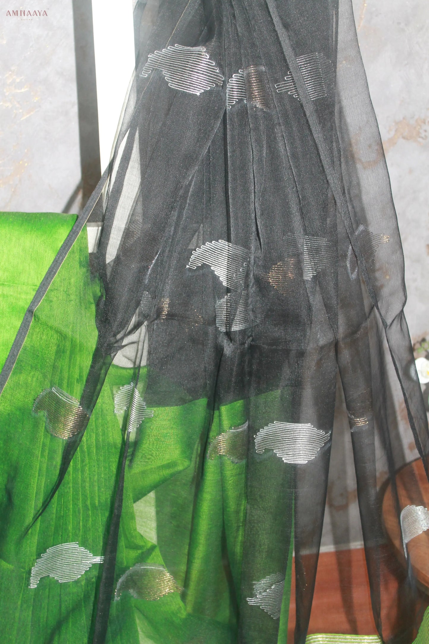 Matka Muslin Pāradarśita Kauśeya (कौशेय) Avante Meraki